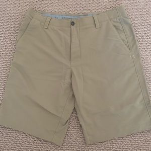 LNWOT khaki Under Armour heat gear shorts Sz 36